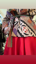 Indlæs billede til gallerivisning Unika jakker lavet af Patchwork tæpper 🫶 med bælte som kan bruges både for og bag
