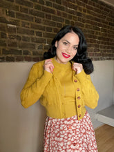 Indlæs billede til gallerivisning Rock n Romance
The &quot;Sandra&quot; Textured Diamond Knit Cardigan in Light Mustard, 1940s &amp; 50s Vintage Style